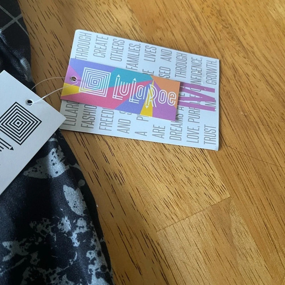 LuLaRoe Lynnae black and grey mixed pattern top, size Medium - Picture 3 of 5